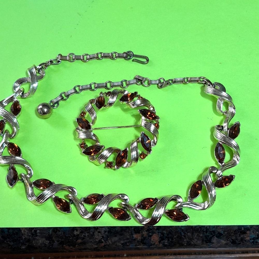 Lisner Choker/Necklace and Pin..EUC